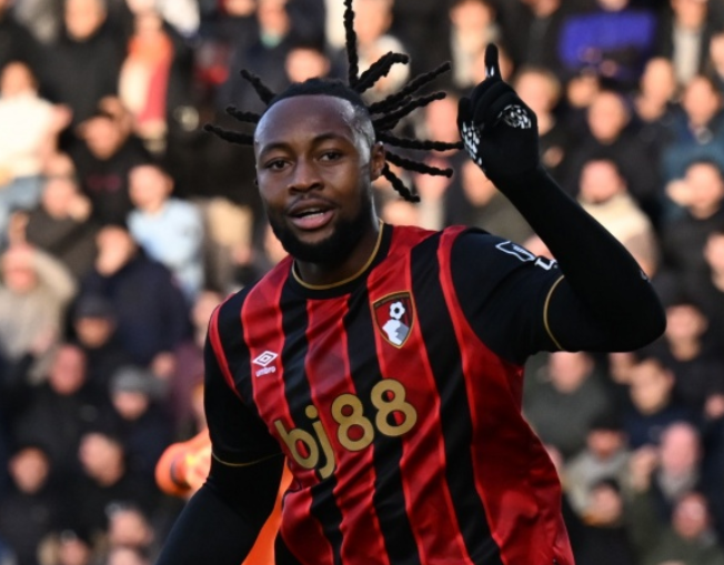 曼城冬窗转会动态：引援、出售与租借的多面布局