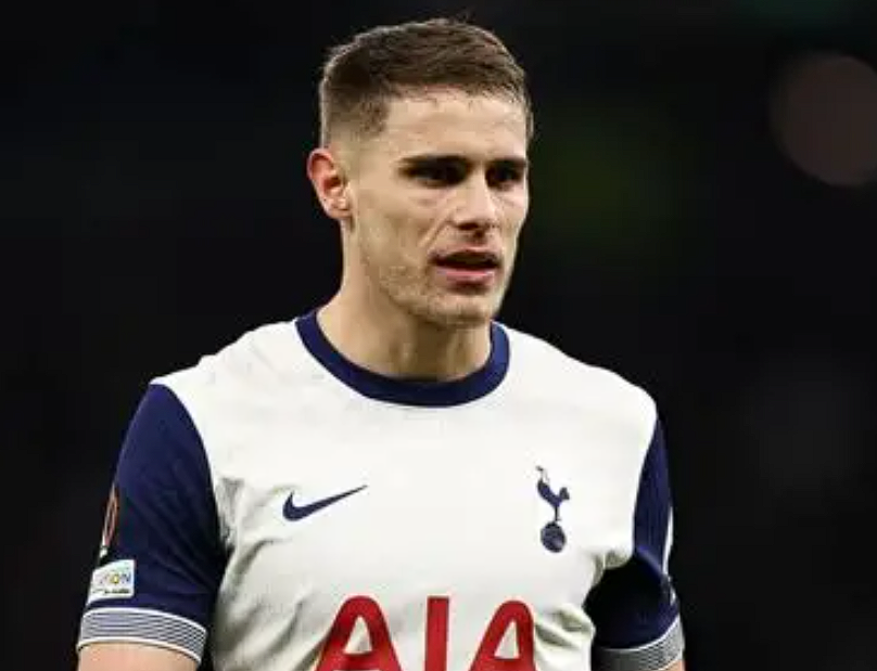 英超热刺VS水晶宫：范德芬染红，热刺红牌数居联赛前列